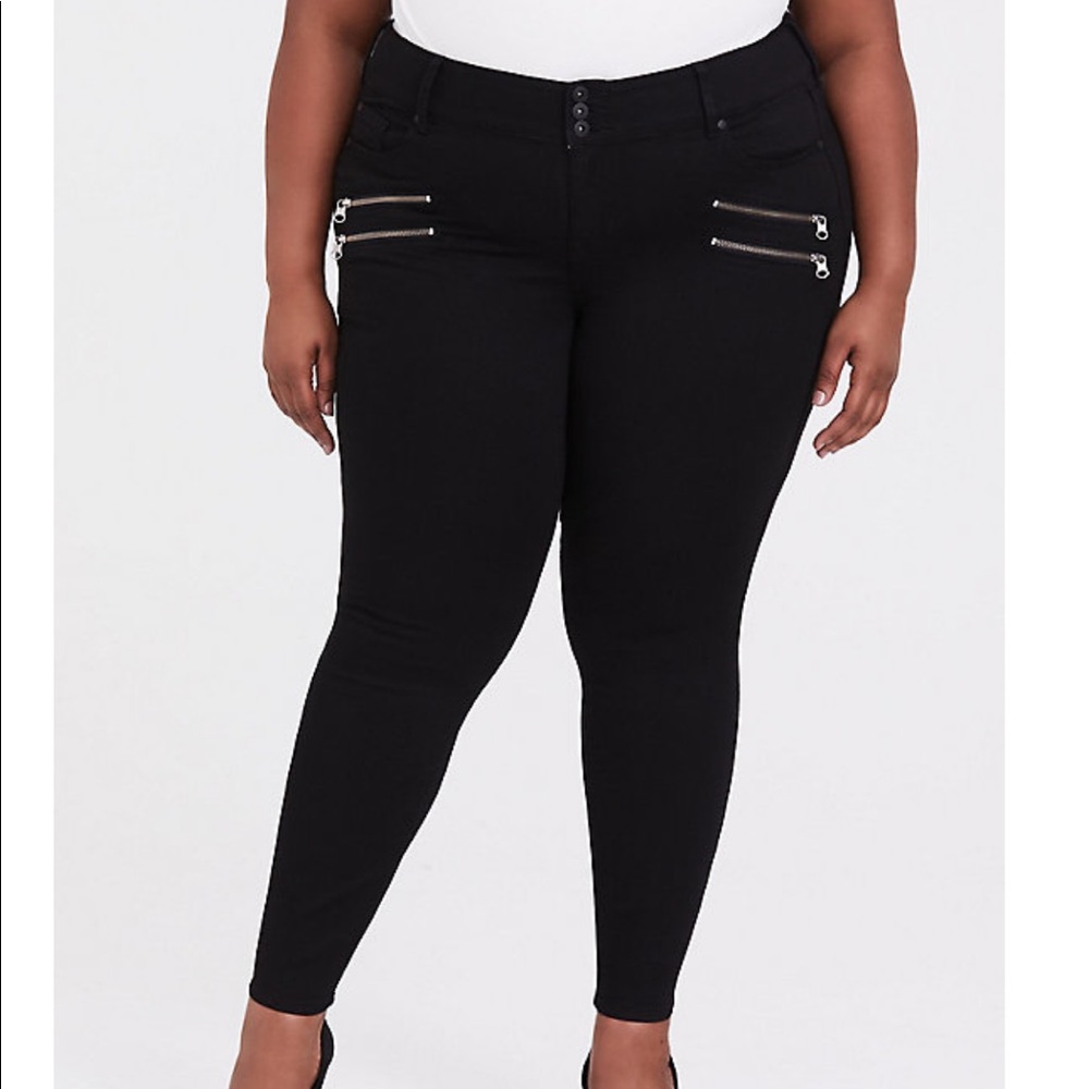 Torrid black stretch multi-zip jegging 22R